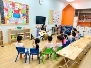 Phòng học năng khiếu rộng rãi, thiết bị đầy đủ, hiện đại.