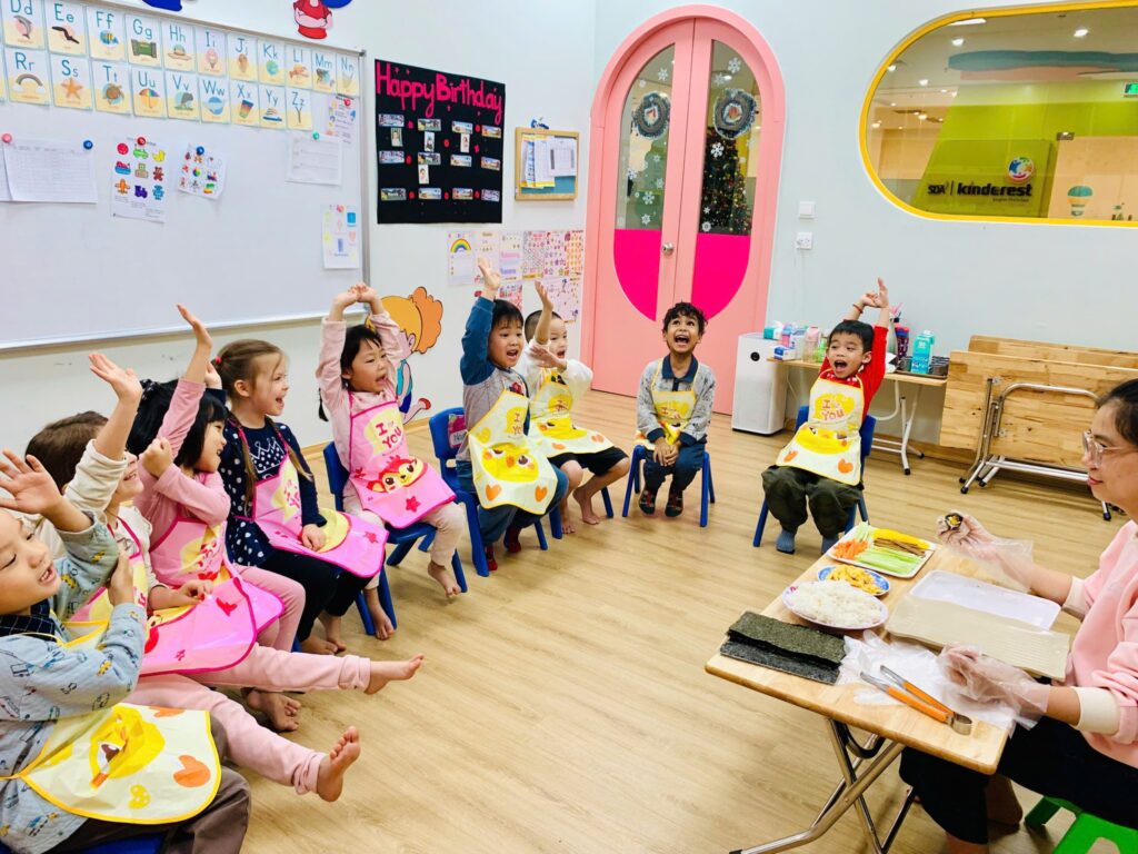 Lịch sinh hoạt hàng ngày của trẻ tại trường mầm non