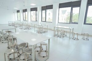 Phòng ăn rộng rãi, thoáng mát, đảm bảo vệ sinh